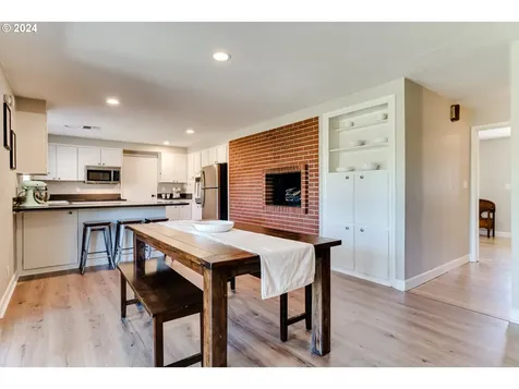 216 Woodlane Drive Springfield OR 97477