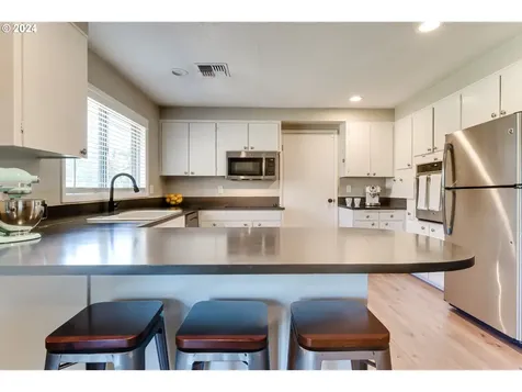 216 Woodlane Drive Springfield OR 97477