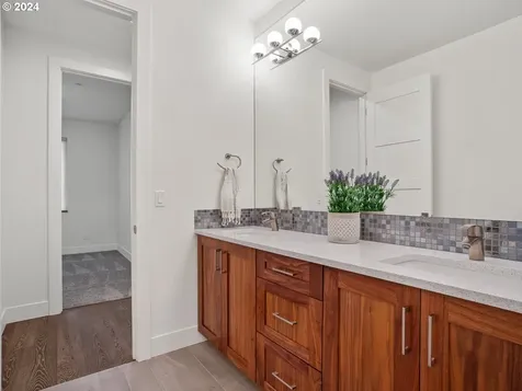 19011 Nw 19th Avenue Ridgefield WA 98642