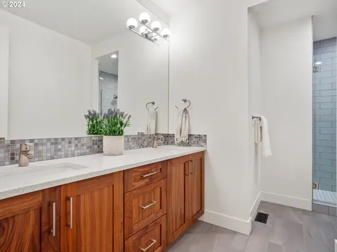 19011 Nw 19th Avenue Ridgefield WA 98642