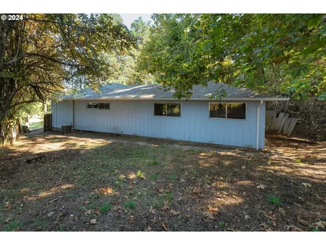474 Se Eastwood Street Roseburg OR 97470