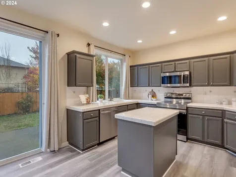 991 NE Rogahn Street Hillsboro OR 97124