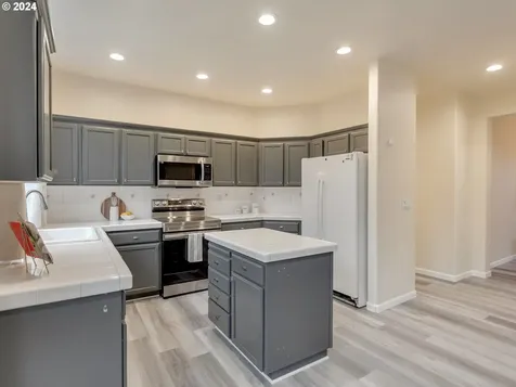 991 NE Rogahn Street Hillsboro OR 97124