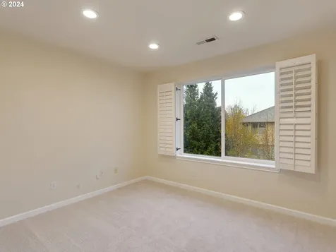 991 NE Rogahn Street Hillsboro OR 97124