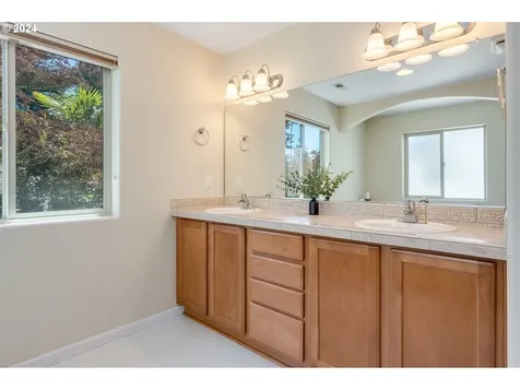 768 N 28th Avenue Cornelius OR 97113