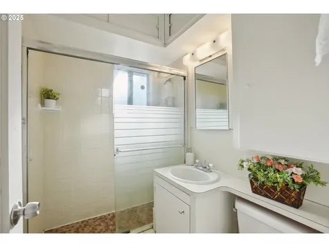 3431 NE Fremont Drive Portland OR 97220