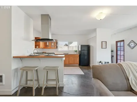 3431 NE Fremont Drive Portland OR 97220