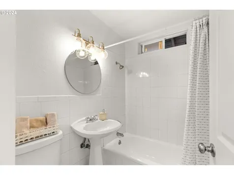 5424 SE Knight Street Portland OR 97206