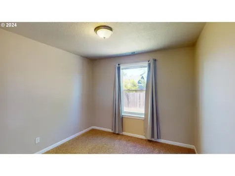 75 Camellia Drive Lebanon OR 97355