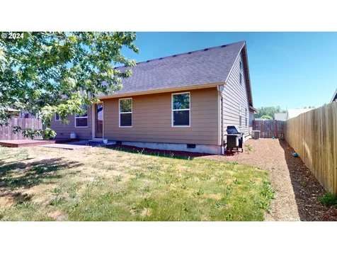 75 Camellia Drive Lebanon OR 97355