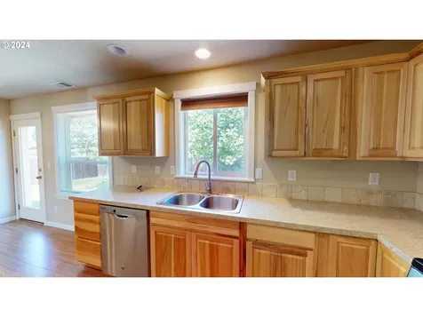 75 Camellia Drive Lebanon OR 97355