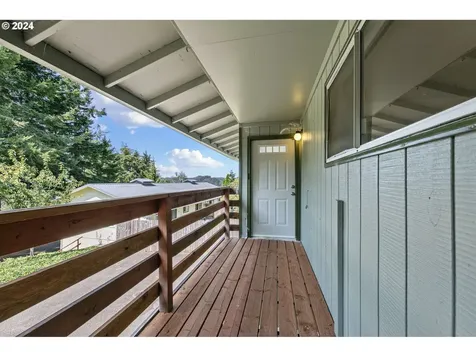611 Crestview Drive Reedsport OR 97467