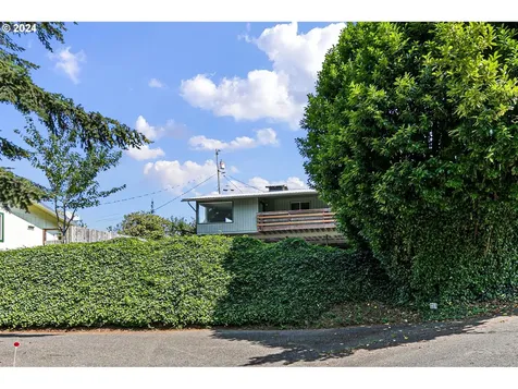 611 Crestview Drive Reedsport OR 97467