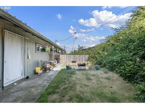 611 Crestview Drive Reedsport OR 97467