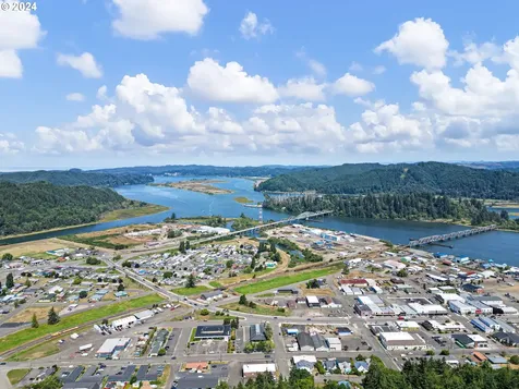 611 Crestview Drive Reedsport OR 97467
