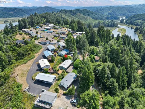 611 Crestview Drive Reedsport OR 97467