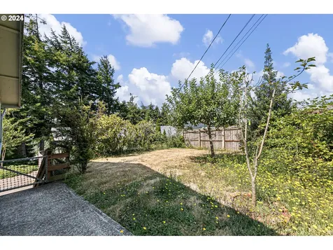 611 Crestview Drive Reedsport OR 97467