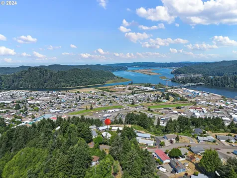 611 Crestview Drive Reedsport OR 97467