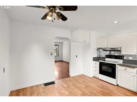 3592 SE Gladstone Street Portland OR 97202