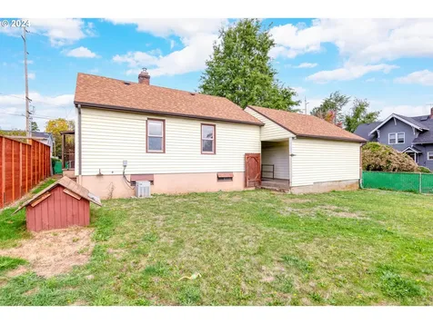 3592 SE Gladstone Street Portland OR 97202