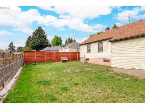 3592 SE Gladstone Street Portland OR 97202