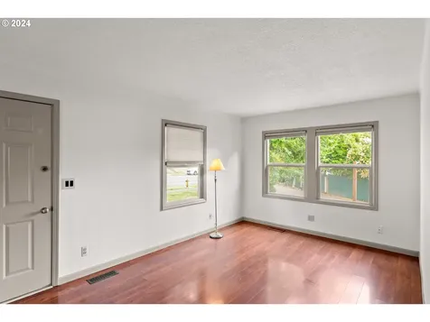 3592 SE Gladstone Street Portland OR 97202