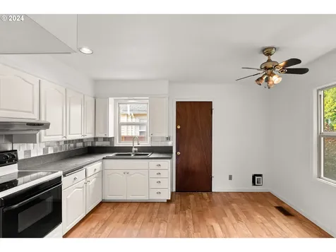3592 SE Gladstone Street Portland OR 97202