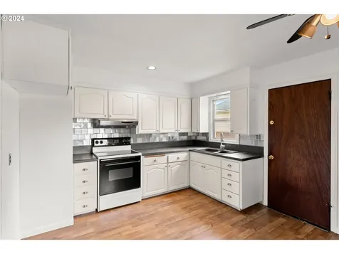 3592 SE Gladstone Street Portland OR 97202