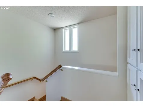 2272 Ridgeway Drive Eugene OR 97401
