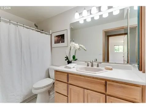2272 Ridgeway Drive Eugene OR 97401