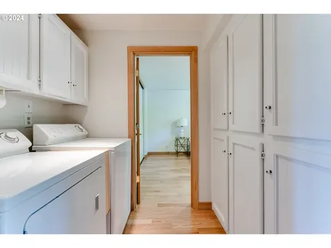 2272 Ridgeway Drive Eugene OR 97401