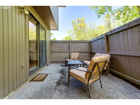 2272 Ridgeway Drive Eugene OR 97401