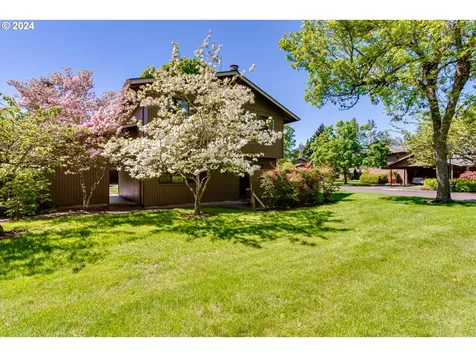 2272 Ridgeway Drive Eugene OR 97401