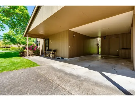 2272 Ridgeway Drive Eugene OR 97401