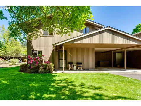 2272 Ridgeway Drive Eugene OR 97401