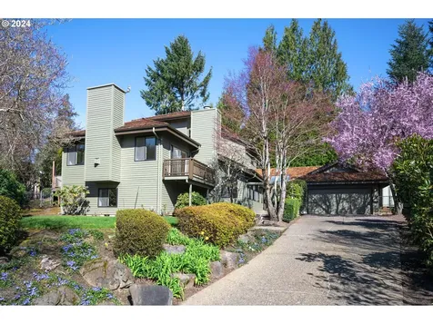 4721 SW Lowell Court Portland OR 97221