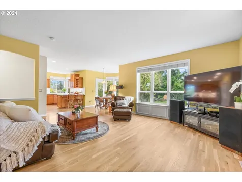 16412 SE Meadowland Court Portland OR 97236