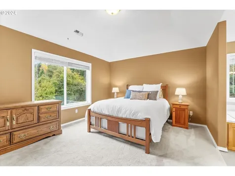 16412 SE Meadowland Court Portland OR 97236
