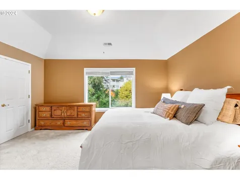 16412 SE Meadowland Court Portland OR 97236