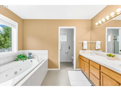 16412 SE Meadowland Court Portland OR 97236