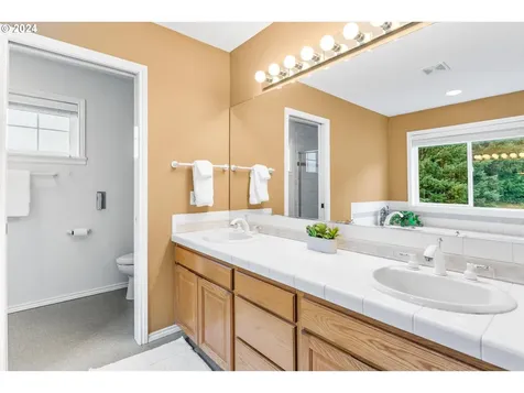 16412 SE Meadowland Court Portland OR 97236