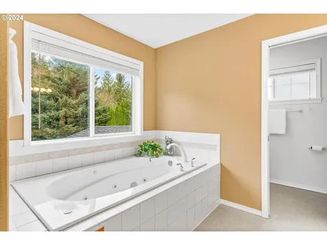 16412 SE Meadowland Court Portland OR 97236