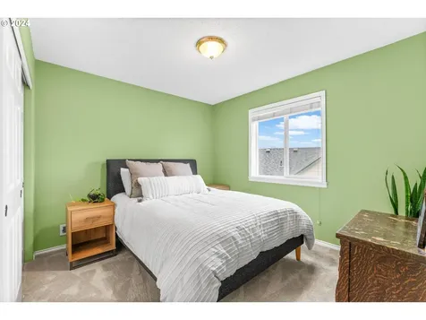 16412 SE Meadowland Court Portland OR 97236