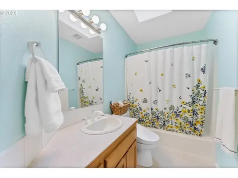 16412 SE Meadowland Court Portland OR 97236