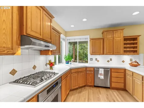 16412 SE Meadowland Court Portland OR 97236