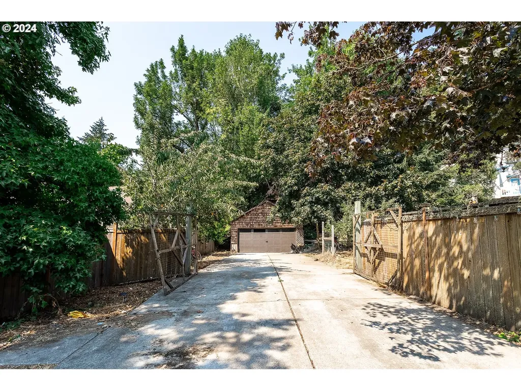 1425 E 43rd Avenue Eugene OR 97405