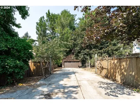 1425 E 43rd Avenue Eugene OR 97405