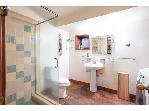 1425 E 43rd Avenue Eugene OR 97405