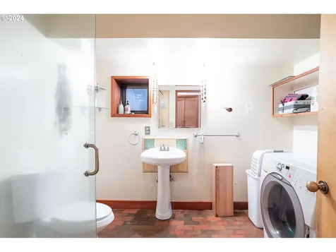 1425 E 43rd Avenue Eugene OR 97405