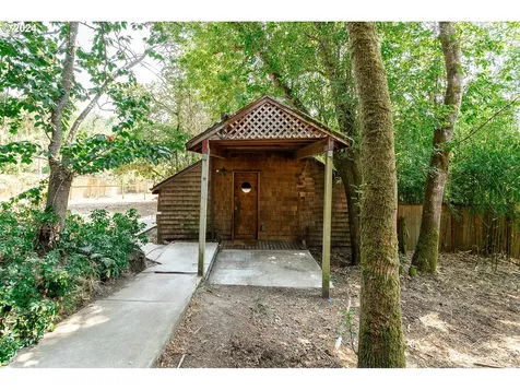 1425 E 43rd Avenue Eugene OR 97405